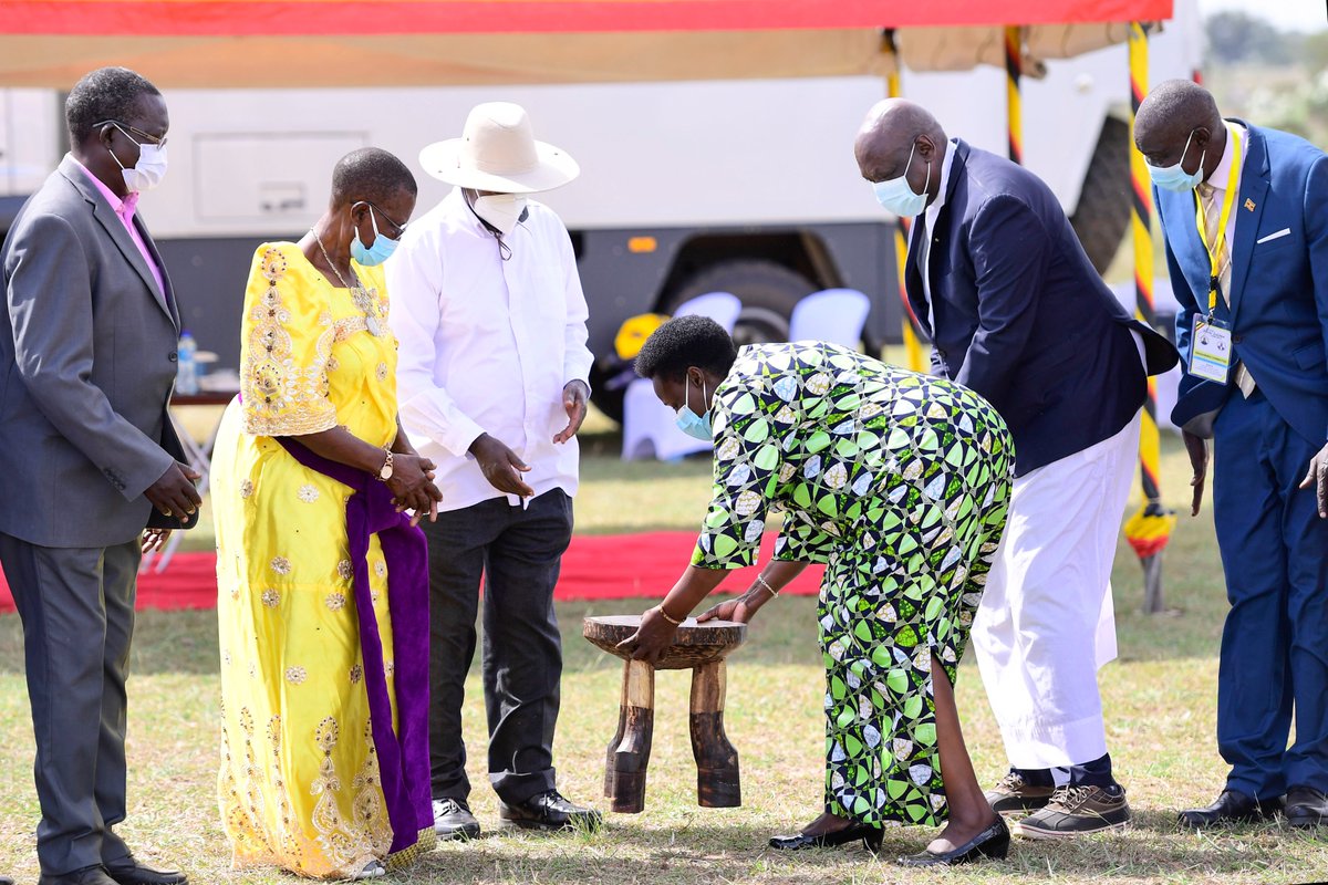 KagutaMuseveni's tweet photo. I salute this family for 'donating' their children to serve the country, for example, H.E Alupo first to the UPDF, then to NRM, in spite of her father's death in the line of duty. They are a true community of Ugandans who understand service and sacrifice. https://t.co/8HIZx0YiPz