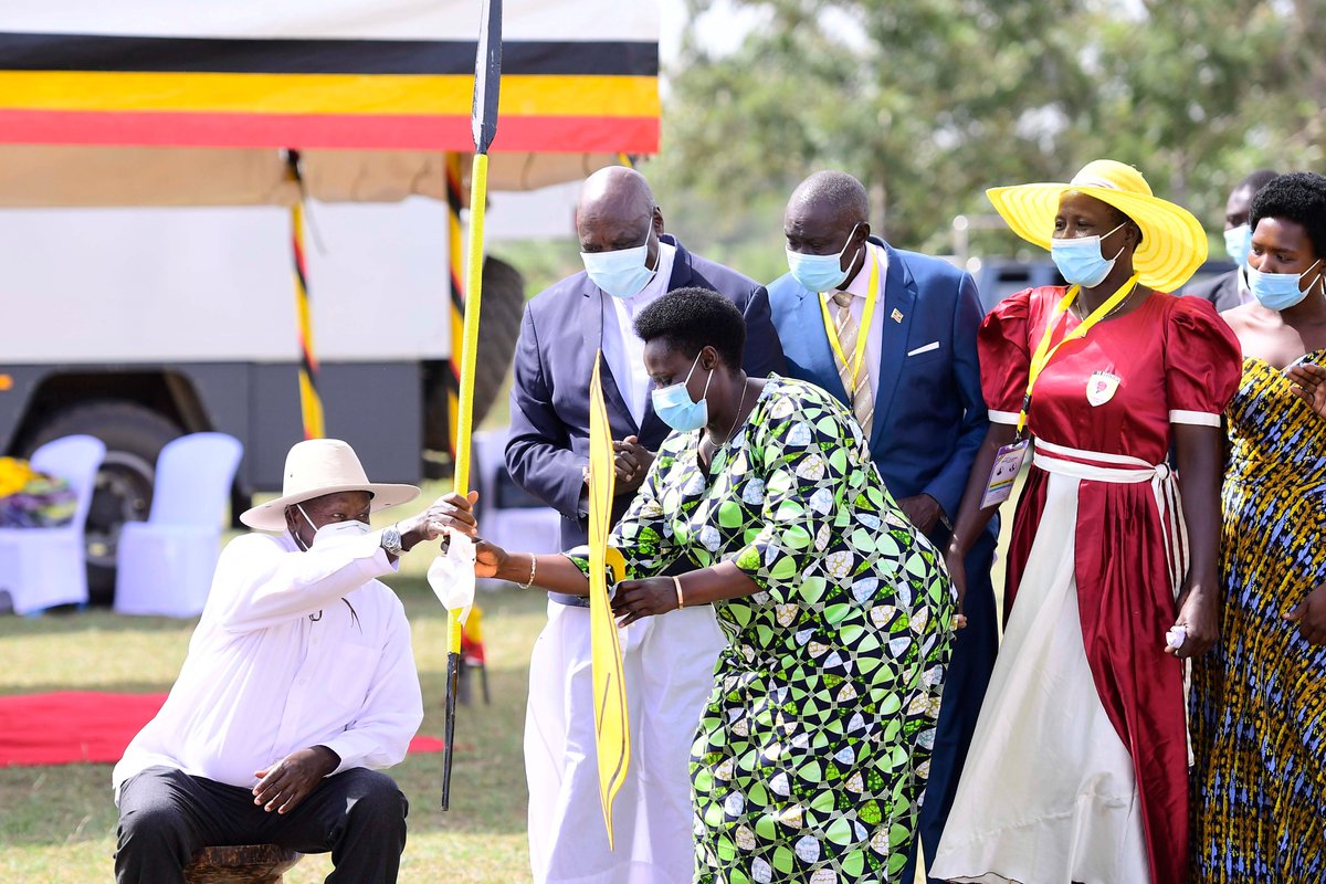 KagutaMuseveni's tweet photo. I salute this family for 'donating' their children to serve the country, for example, H.E Alupo first to the UPDF, then to NRM, in spite of her father's death in the line of duty. They are a true community of Ugandans who understand service and sacrifice. https://t.co/8HIZx0YiPz
