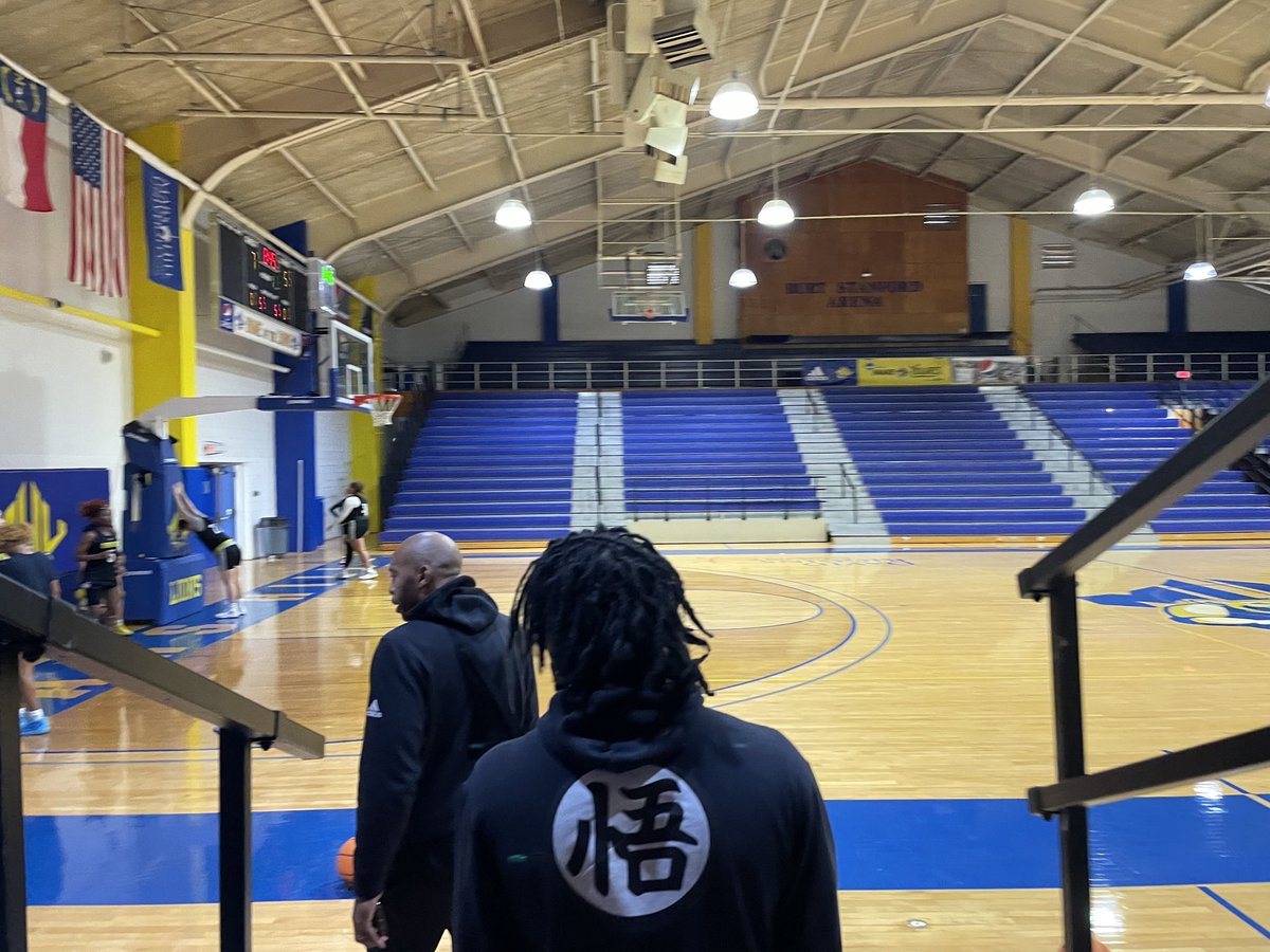 M1kha1l_'s tweet photo. Thank you to @coachdavis1997 of @MarsHill_MBB for inviting me to campus and to watch the practice!! https://t.co/jjnOWVqurn