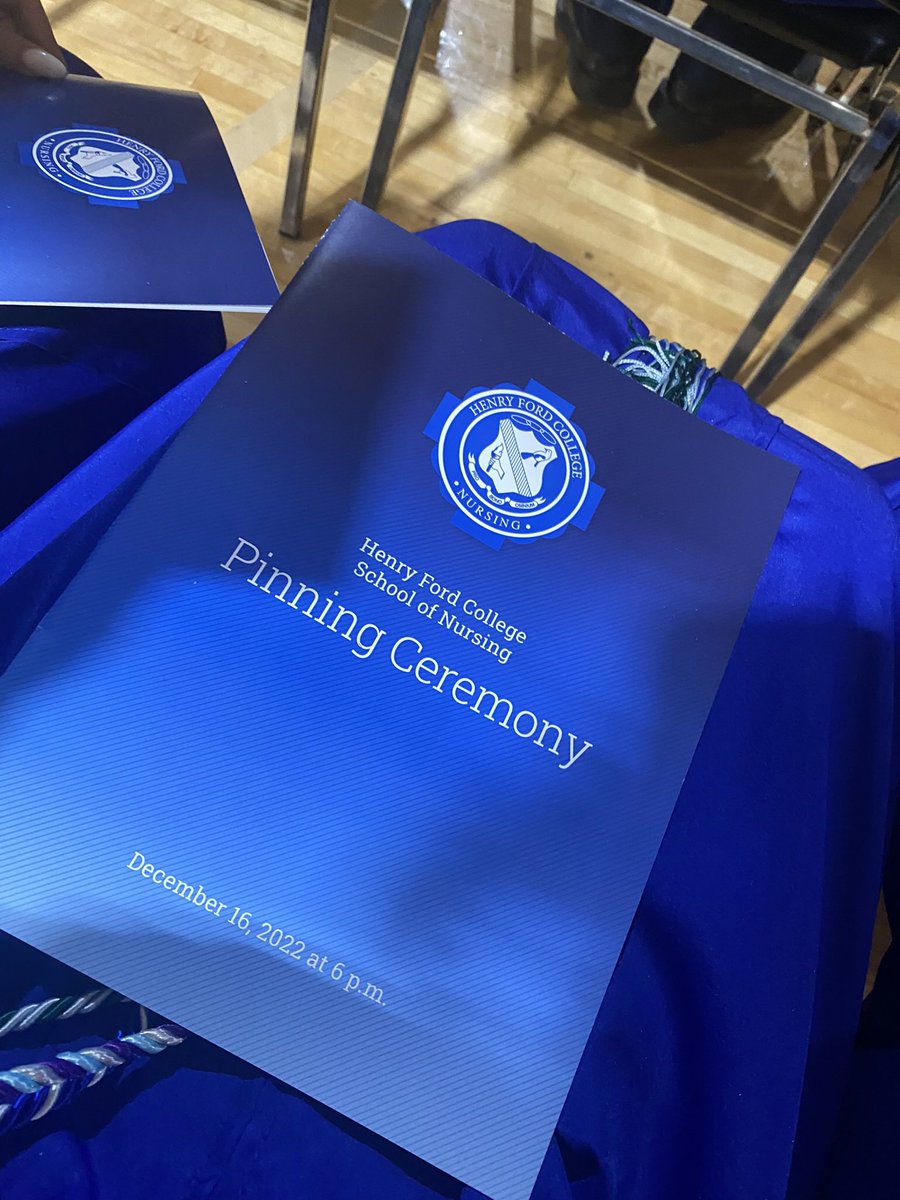 ELLYSEM_'s tweet photo. Graduating nursing school is definitely one of my biggest flex!!💪🏾👩🏽‍⚕️💕 

#Classof2022 #rn #nursebae https://t.co/3hicHhaumA
