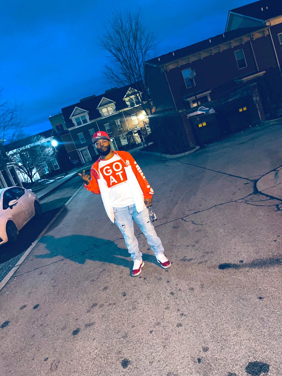 FreddyG_100's tweet photo. I pull up they think I brought some luck with me , cause my truck a buck fifty… https://t.co/lRiurlvdYT