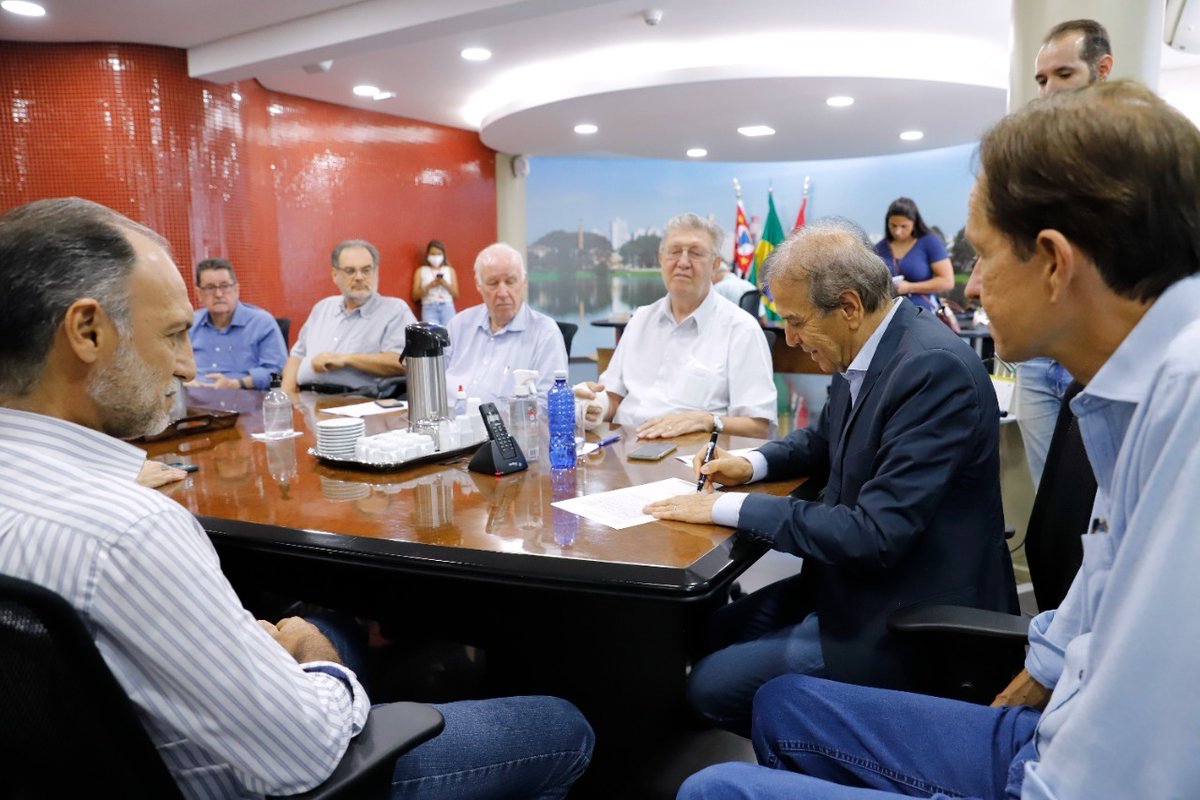 edinhoaraujo's tweet photo. Nesta sexta-feira assinamos escritura que transfere para o município de Rio Preto a área do IPA - Instituto Penal Agrícola que inclui os prédios onde funcionavam a sede administrativa e o presídio. A doação foi feita pelo governador @rodrigogarcia_ https://t.co/P5L1CfDhrz