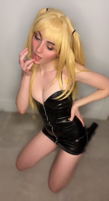 did a cosplay of the patron Saint of Goth Bitches (Misa Misa) for my last set of 2022 🖤🔪💀 https://t.