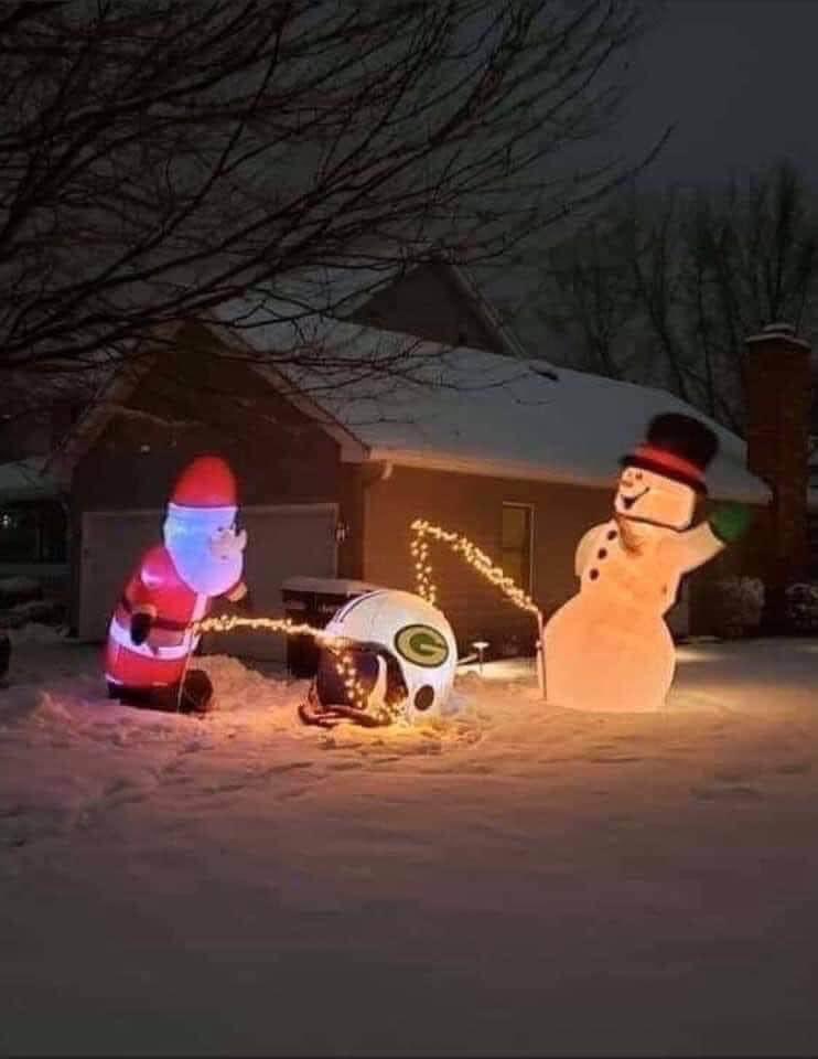 themanwho66's tweet photo. Happy Holidays, #OnePride family! 😁 https://t.co/uhhkCyvMuG