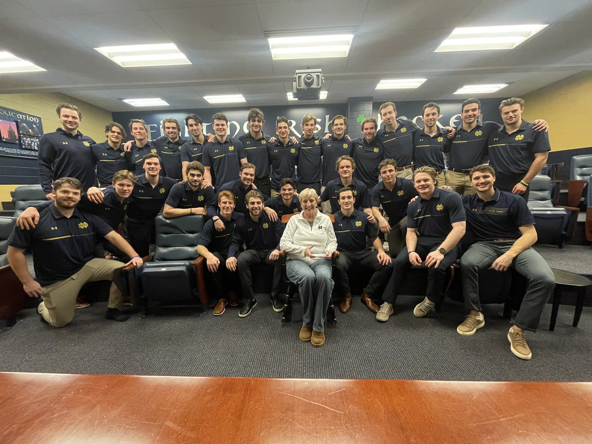 Notre Dame Hockey tweet media