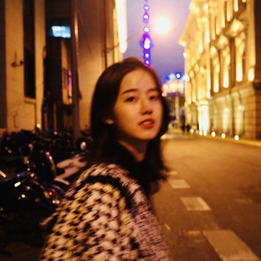 binglingfenggo1's tweet photo. 【关注 白纸运动 被捕者 #倪心怡 】
倪心怡是上海复旦大学日语系2019级学生。她参与了11月27日上海常熟路的白纸抗议活动
11月28日，她被徐汇区公安上门抓走，至今仍被关押中。
 #一人一推 释放 #倪心怡 
#白纸运动 
#NiXinyi
#A4Revolution https://t.co/kuufCWh7j6