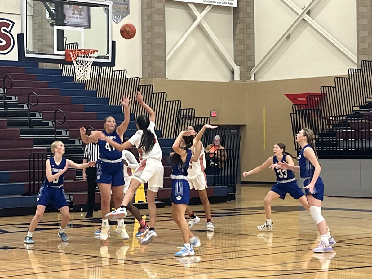 LPSAthletics's tweet photo. Lincoln High punches their ticket to the HAC girls basketball finals with a 49-40 win over Kearney. Congratulations to the Links!!! #ALLLPSFINAL #BETTERTOGETHER #GOLPS #GOLHS https://t.co/zKLdXy0rpQ