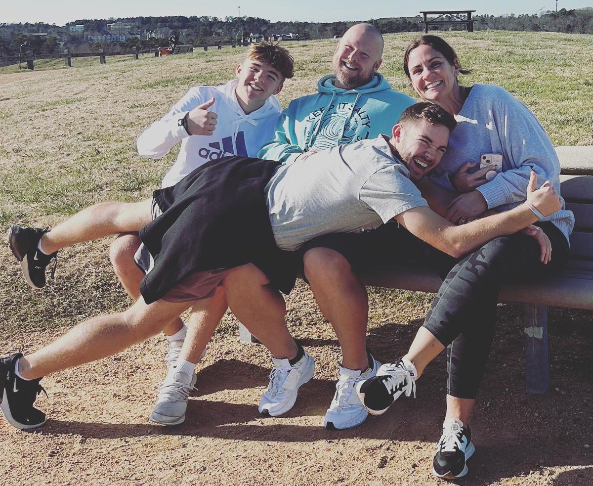 amyann79's tweet image. #TeamFam ❤️