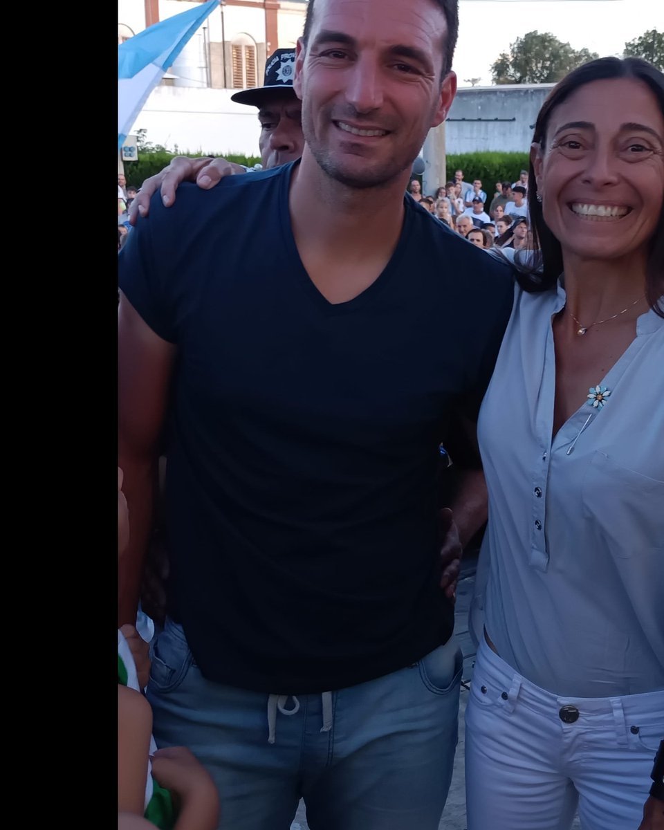Siiii, con el Campeón del Mundo Qatar 2022 Lionel Scaloni. Hermoso momento. Conducción del reconocimiento a la #scaloneta #vamosargentina #somoscampeones Pujato