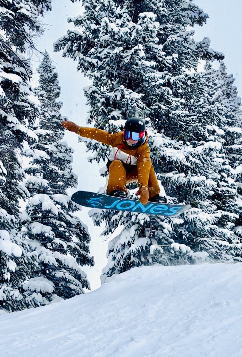 11"on the snow stake, 11 years on my grom. Such a joyful thing to ride powder with my son. #youthflagship