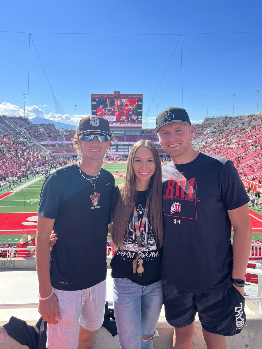 samsquatch22's tweet photo. @utahathletics @Nomaticgear @Utah_Football @coachboog @noahdevenport @vctor_carrera #RoseBowlUtes https://t.co/0ZoZCgnevd