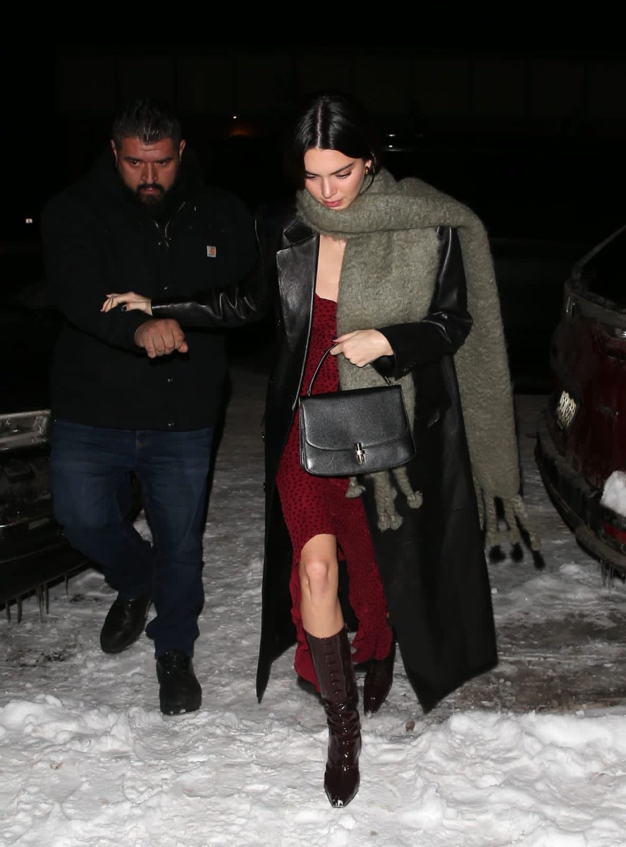KJARG Media on Twitter: "Kendall Jenner llegando al restaurante