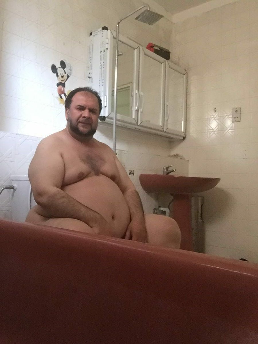 الي گال هذا مو هو . شوف حبيبي هاي صوره ويا منو . اسمه مهدي عبد الامير آدريس علي خان رئيس جمعية الصندوق الخيري الاسلامي
ووكيل لأربع مرجعيات بالنجف