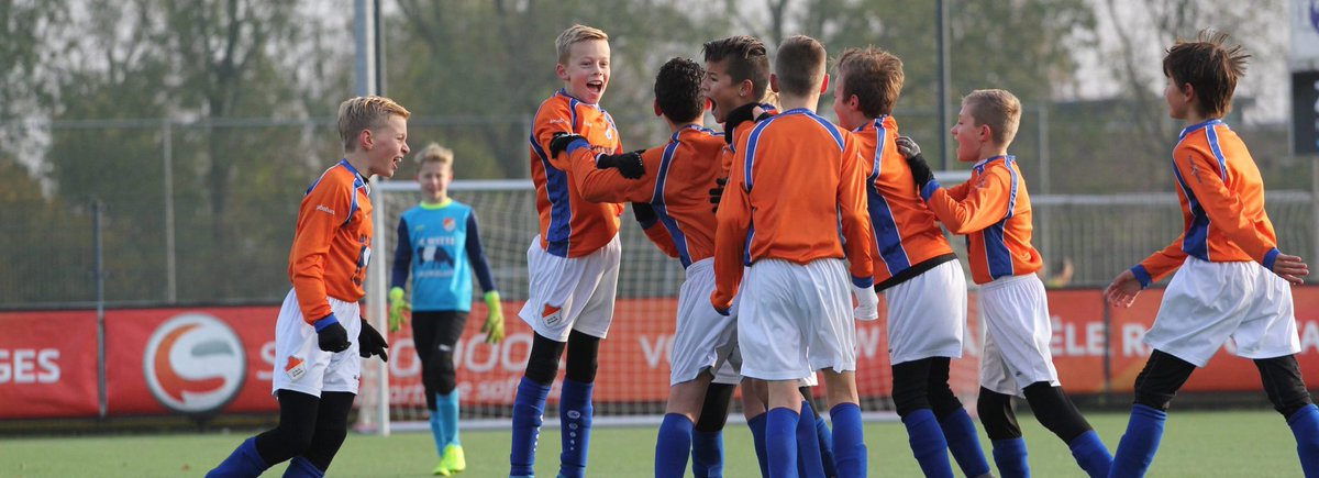 ONSSneek's tweet photo. 📢 ONS Sneek is voor het seizoen 2023-2024 op zoek naar ambitieuze en enthousiaste jeugdtrainers. Dit geldt voor de gehele opleiding, van de JO8 t/m de JO21, zowel voor hoofdtrainers als voor assistent-trainers!

➡️ Lees meer: https://t.co/nlLoqkeoKz https://t.co/0Obggd072x