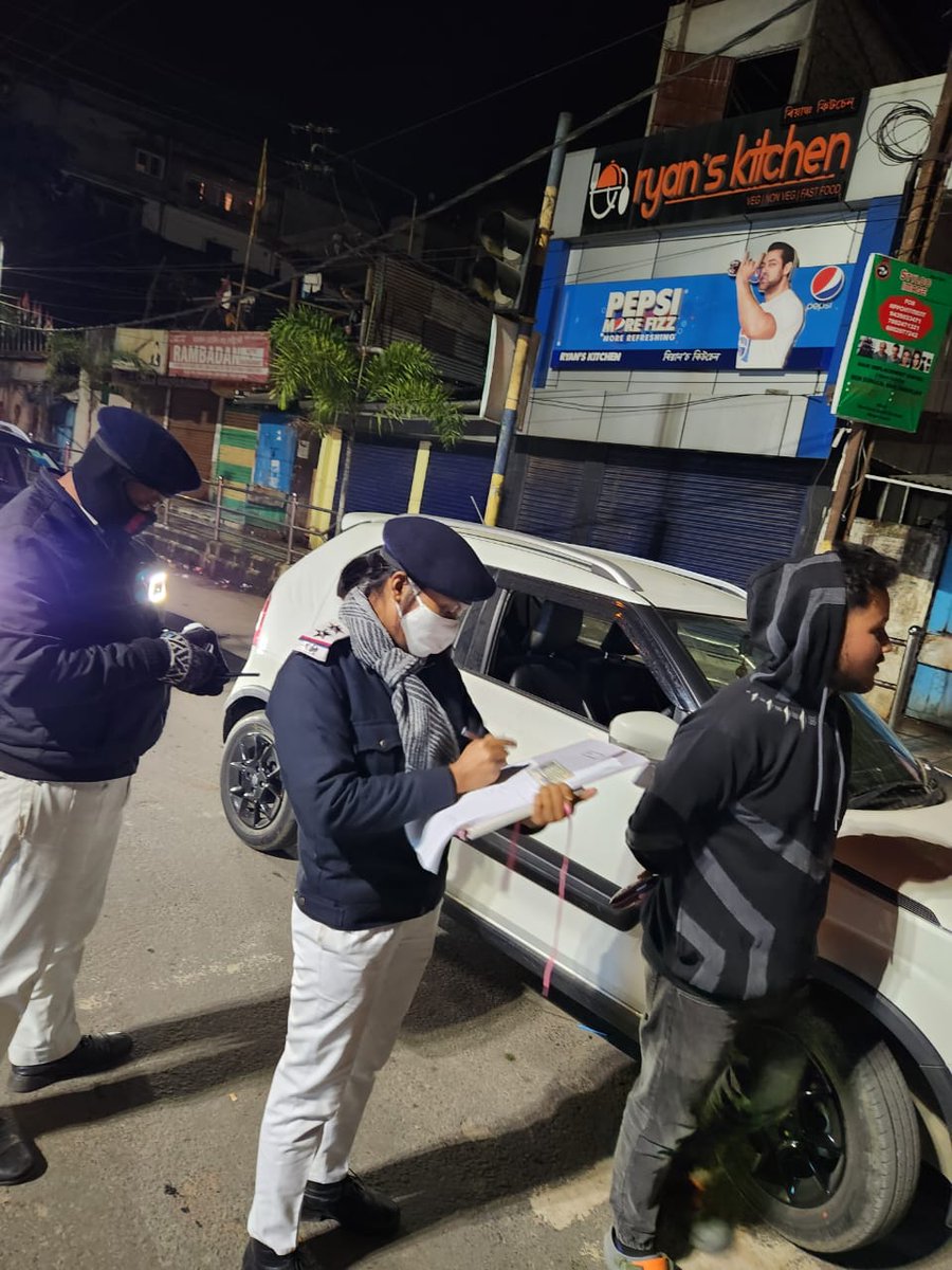 dibrugarhpolice's tweet photo. Midnight scenes in Dibrugarh. #DriveSoberDriveSafe
@CMOfficeAssam @assampolice @DGPAssamPolice @gpsinghips https://t.co/hICiC4cKqk