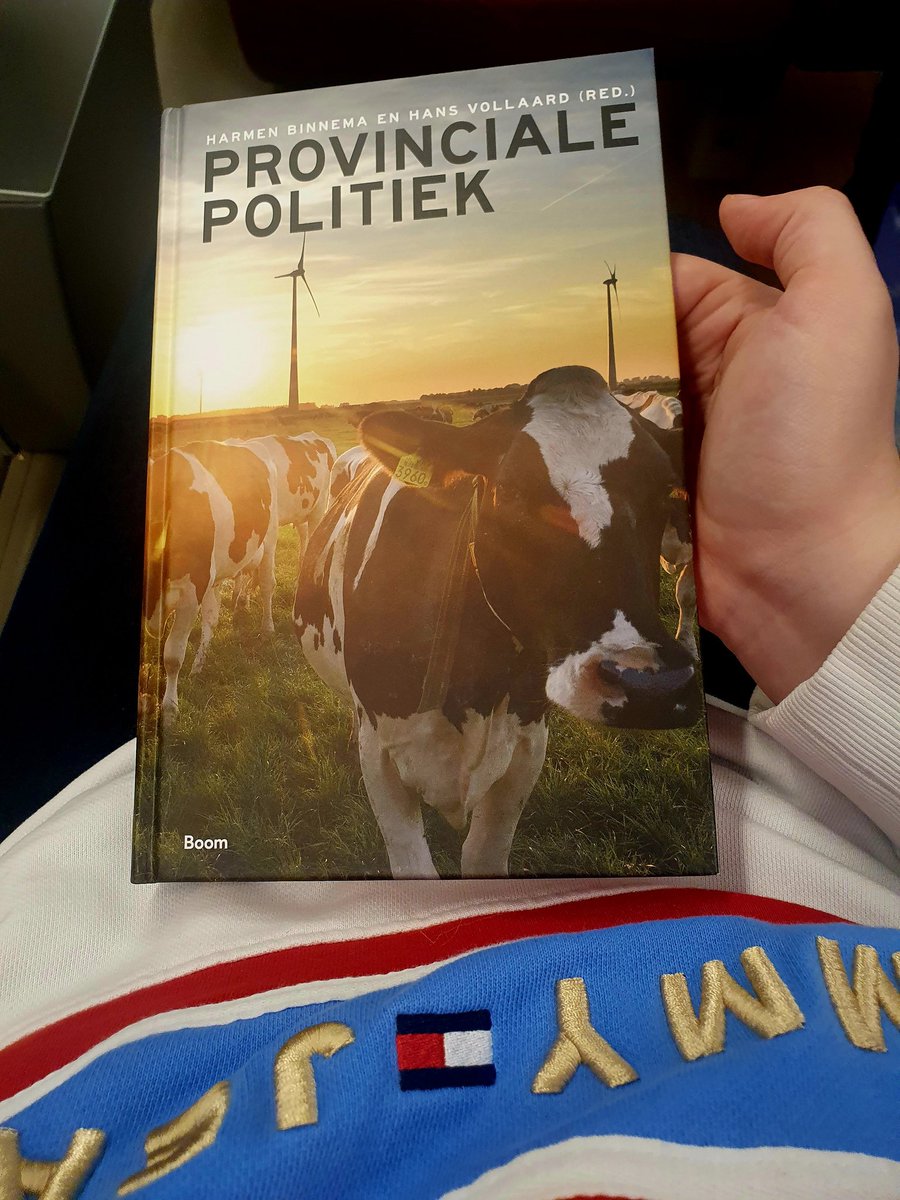 LisanSpanbroek's tweet photo. Onderweg naar Den Haag voor Oud & Nieuw de kennis over de provinciale politiek aan het opfrissen. Voor #PS19 & #WS19 ontwikkelde ik blended learning e-learnings voor kandidaat politici @cda_si - Goed om vinger aan de pols te houden, ook via @StatenlidNu & @RaadslidNu samenwerking https://t.co/sRhDoO5Xl5