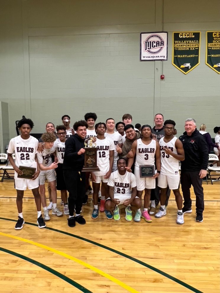 ImKellyTurnerJr's tweet photo. Won the Cecil college tournament and made all tournament team #ggca #basketball #tourtament #trophy https://t.co/BqVHrWgM44