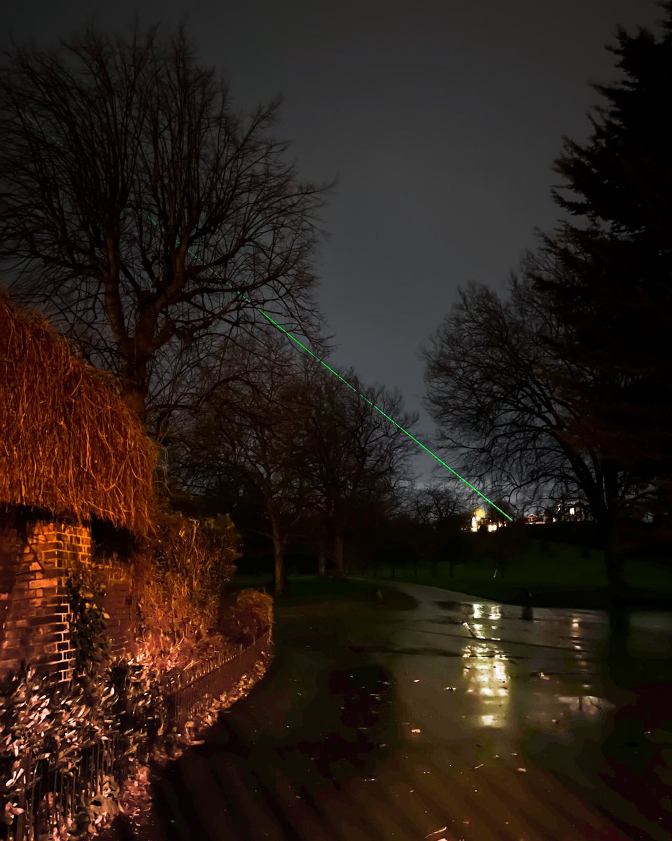 rudraksh9's tweet photo. Greenwich Meridian by night, marked by a laser pointing in northerly direction from Royal Observatory at Greenwich #meridianline #greenwichmeridian @ROGAstronomers @RMGreenwich @theroyalparks https://t.co/9NLggsoumn