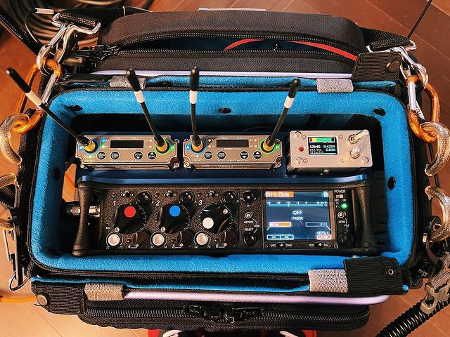 Sound Bag set up by @agent_drake 🔊🎤🎧👍
#Drakewolf🎧 #DrakewolfAudio #MixedByDrakewolf #SoundMixer #SoundRecordist #ProductionAudio #SoundForPicture #SoundSpeeds #NorCalSound #BayAreaAudio #orcabags #orcasoundbags #wisycom #audiorootfr #sounddevices #soundbagdashboards