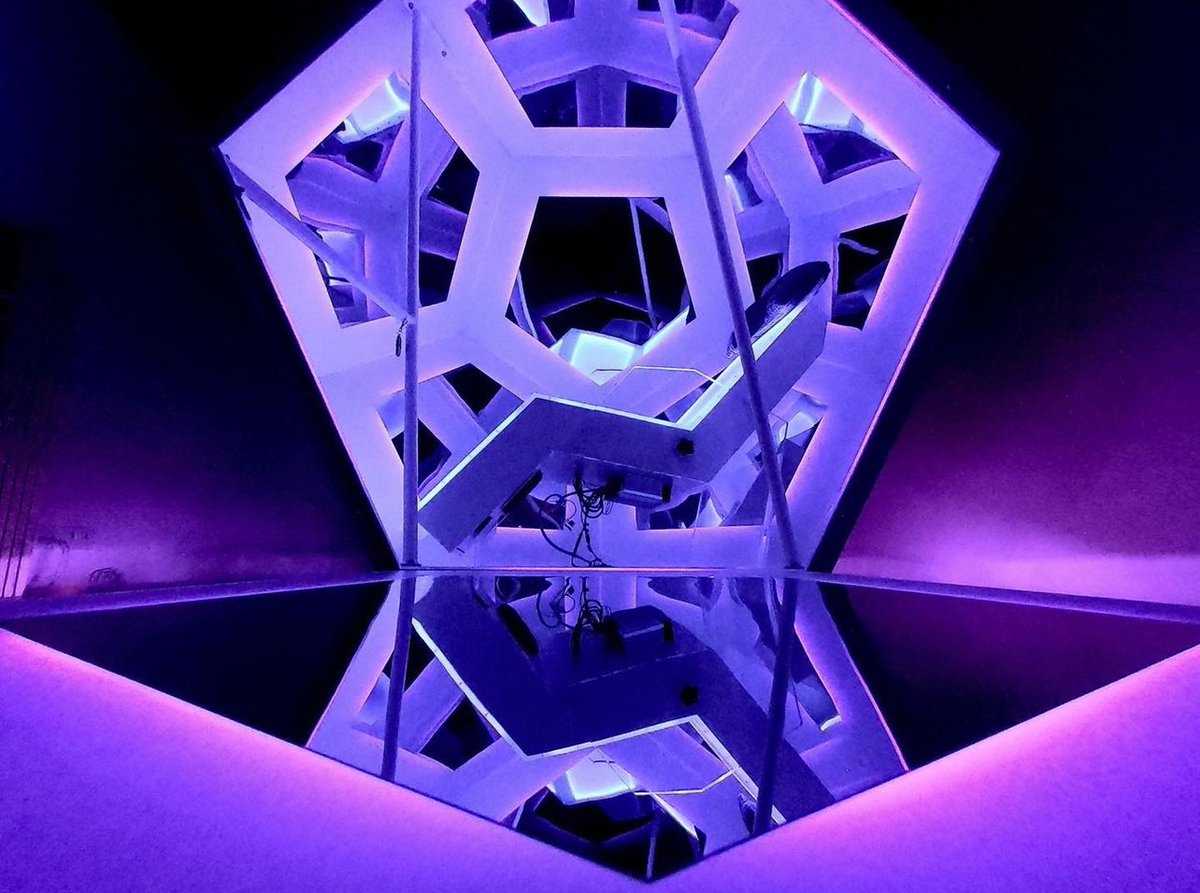 BluShieldTech's tweet photo. The Flower of Life pattern is one of the most powerful patterns in the Universe. Why? You are literally looking at the face of God. This is a cross cut section of DNA, you can see that the DNA also resembles the seed of life, the flower of life. https://t.co/5a6nS9N88z