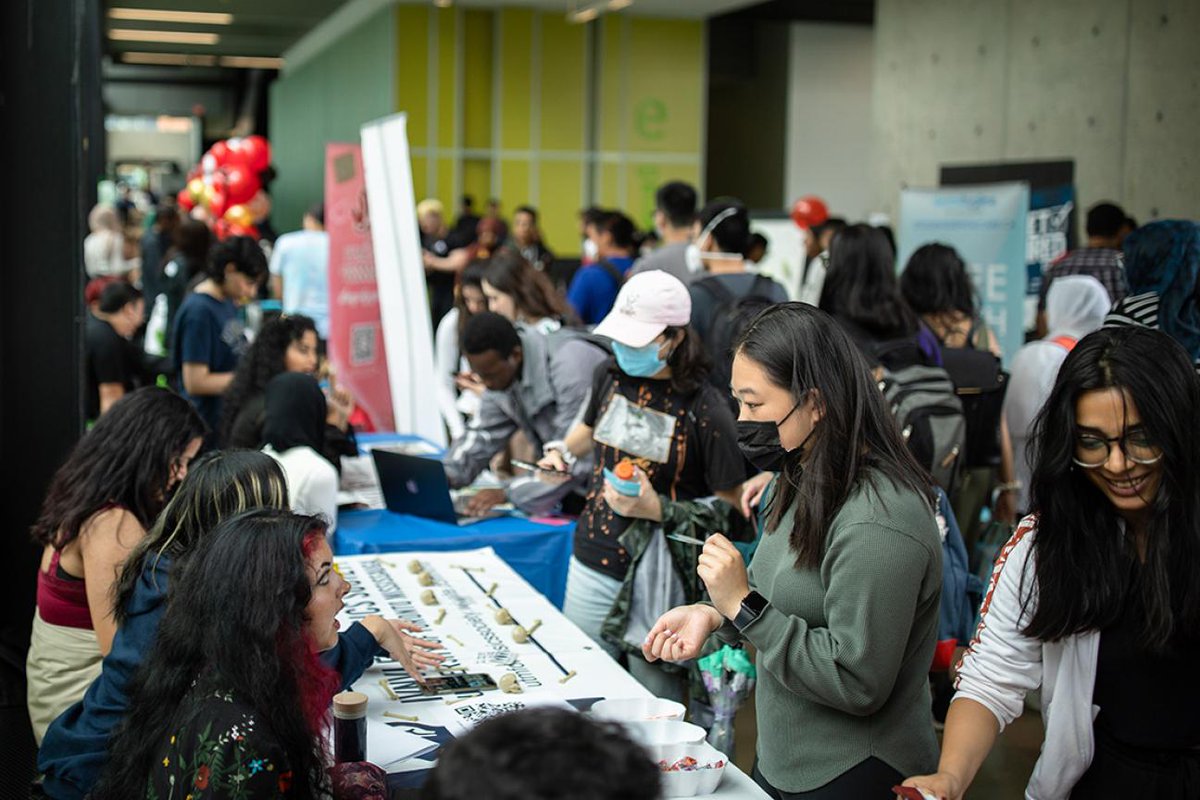 UTM's tweet photo. #UTMLookBack:
Students discovered the benefits of campus clubs as #UofT experienced its biggest back-to-school ever.
See all 22 key #UTM moments of 2022: https://t.co/wHXnjqlso7 https://t.co/qGX65x5q1V