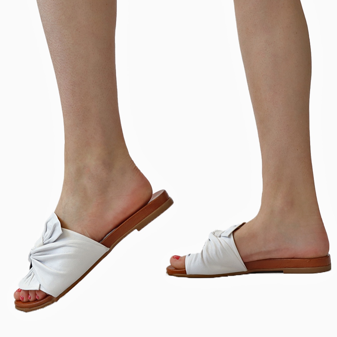 FSWshoes's tweet photo. EVERYTHING 20-50% off rrp
KISS 2022 goodbye

Shop EVERYTHING 20-50% off rrp Sale now: https://t.co/qlmE5XRGe5 https://t.co/EZRaUoGrMl