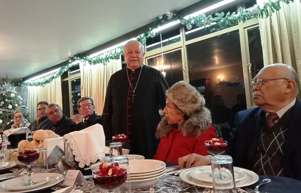 Confio en el Creador para que la Arquidiócesis de Puebla continue su labor en Caritas en apoyo a familias necesitadas, a traves de sus Bancos de Alimentos y Medicamentos y 7 Comedores, externó el Arzobispo Victor Sánchez a columnistas poblanos.