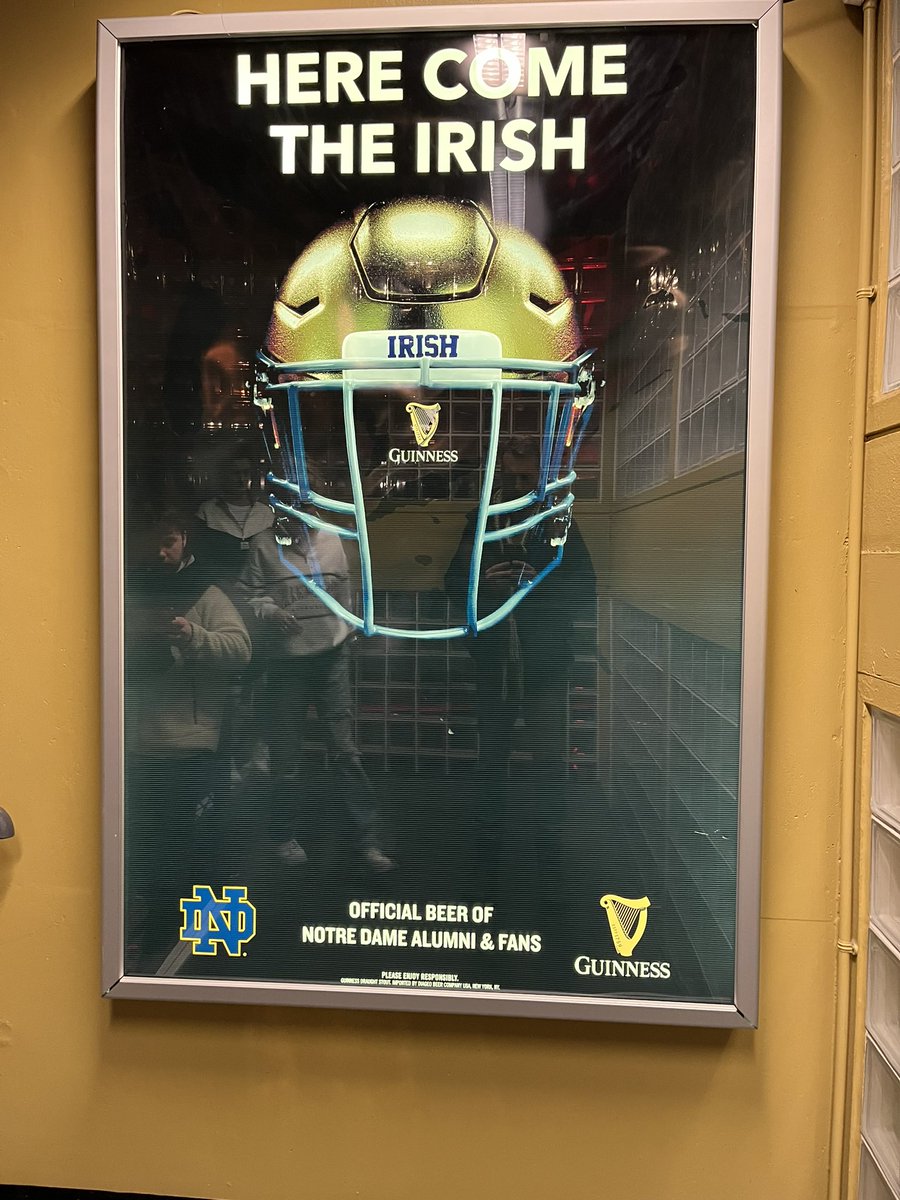 NatoGuru's tweet photo. @TomMendozaTalks @NDFootball Got that photo for you while I was in Dublin. https://t.co/hFef5xJven