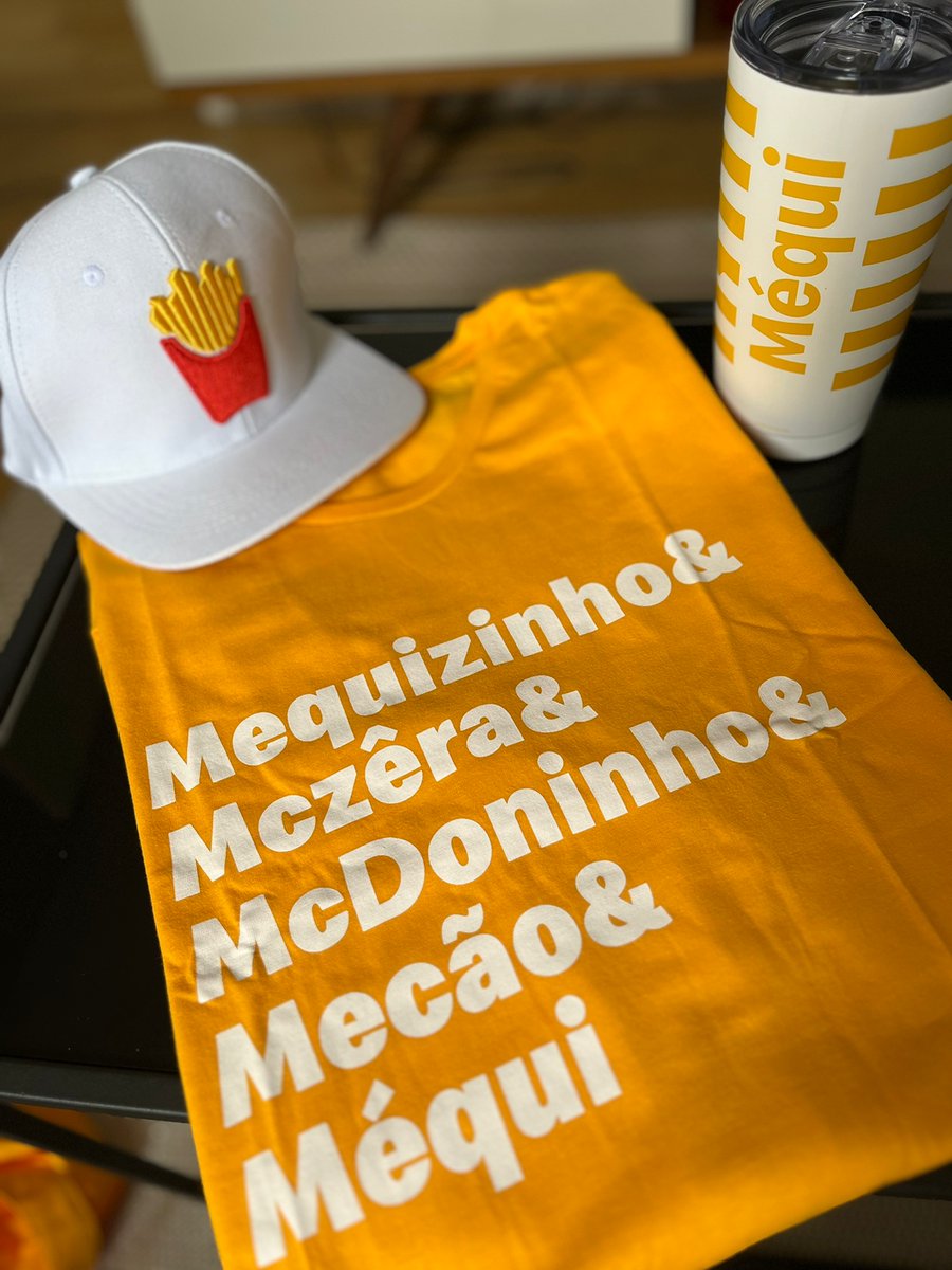legadaodamassa's tweet photo. A MÉQUIZICE ULTRAPASSOU A BARREIRA DA COMIDA E AGORA TÁ NA MODA TAMBÉM!!!!
SE LIGA SÓ NESSE KIT LINDÃO QUE O @McDonalds_BR ME ENVIOU, E QUE VOCÊ PODE COMPRAR NO MAGALU.
O PAI VAI FICAR CHATO TRAJADÃO DE MÉQUI NA PRAIA, VIU?! #UseMequi *publi https://t.co/XF9ewGYvyh