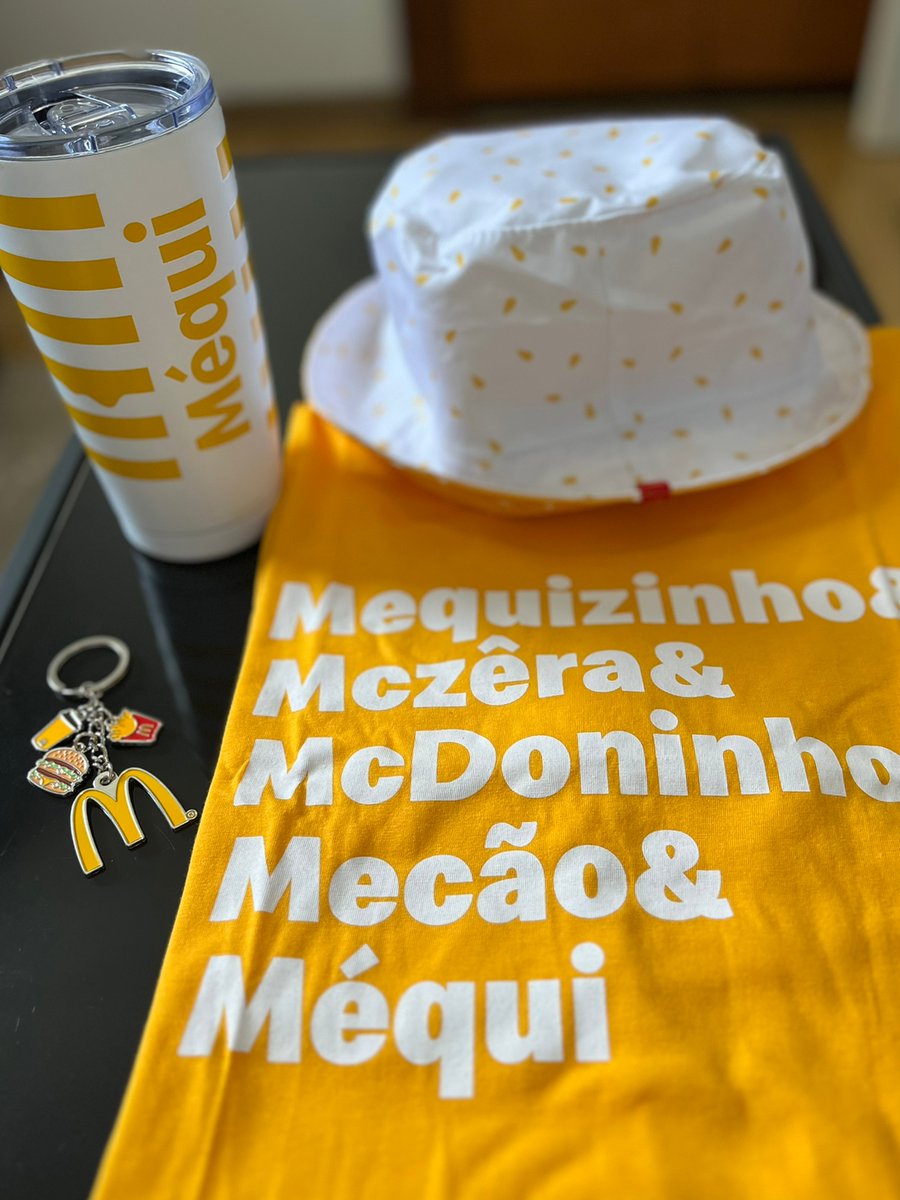 legadaodamassa's tweet photo. EM 2023 EU NÃO VOU SÓ ME DELICIAR COM AS SOBREMESAS E BATATA DO MÉQUI, COMO TAMBÉM VOU CHEGAR TRAJANDO AS ROUPAS…
É LEGALOVERS, AGORA O @McDonalds_BR TÁ COM UMA COLEÇÃO BRABA COM CAMISETAS, ECOBAGS E MAIS UM MONTÃO DE COISAS, PRA VOCÊ COMPRAR NO MAGALU! #UseMequi *publi https://t.co/Q17sW5CkNV