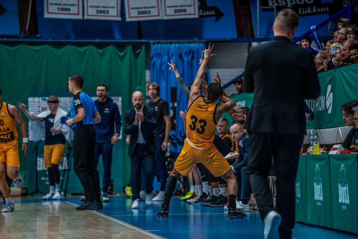 GullsBasketball's tweet photo. Kiitos #Gullsnation 🙏🏼💕

📷: Samira Lee https://t.co/WpU9QiIqNR