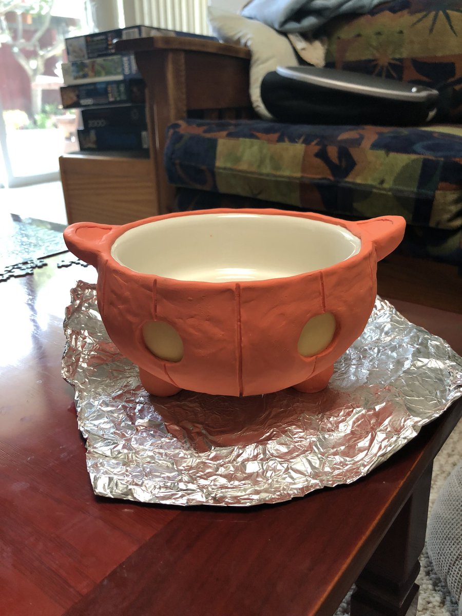 splatkelly's tweet photo. Here’s the dish in the game and part 1 of the wip for how I made the pot and spoon!

I bought a small casserole dish and used polymer clay around it https://t.co/O3ggb7ylmV