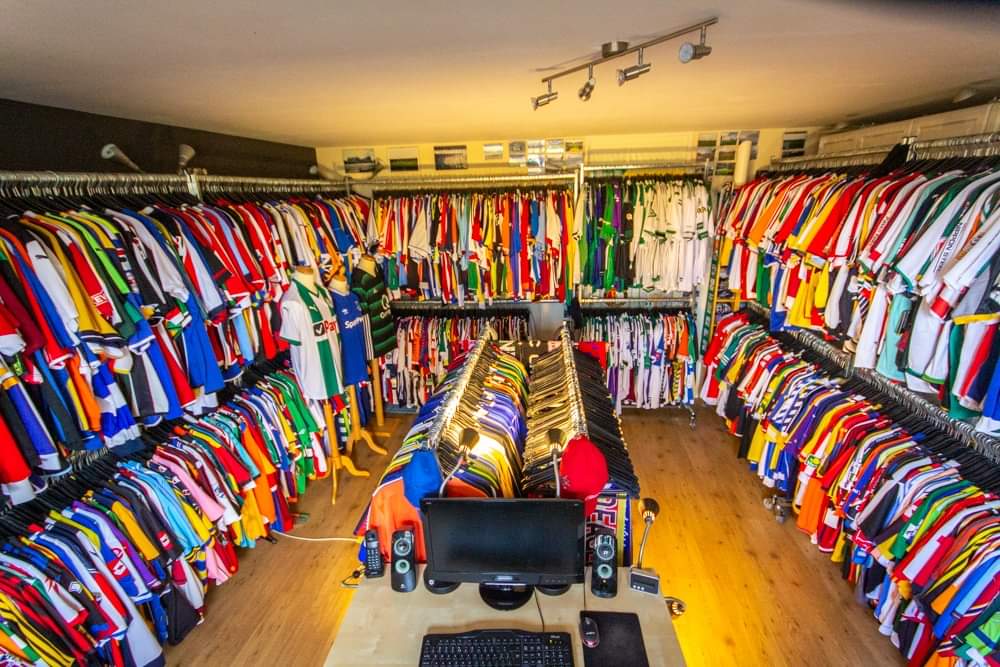 vtblshirts's tweet photo. Number of shirts at the beginning of 2022: 2.779
Number of shirts at the end of 2022: 2.900
#football #footballshirtsfriday #shirtscollection #fcgroningen #Everton #feyenoord #2022inShort #RoundUp https://t.co/25bVyDliWE