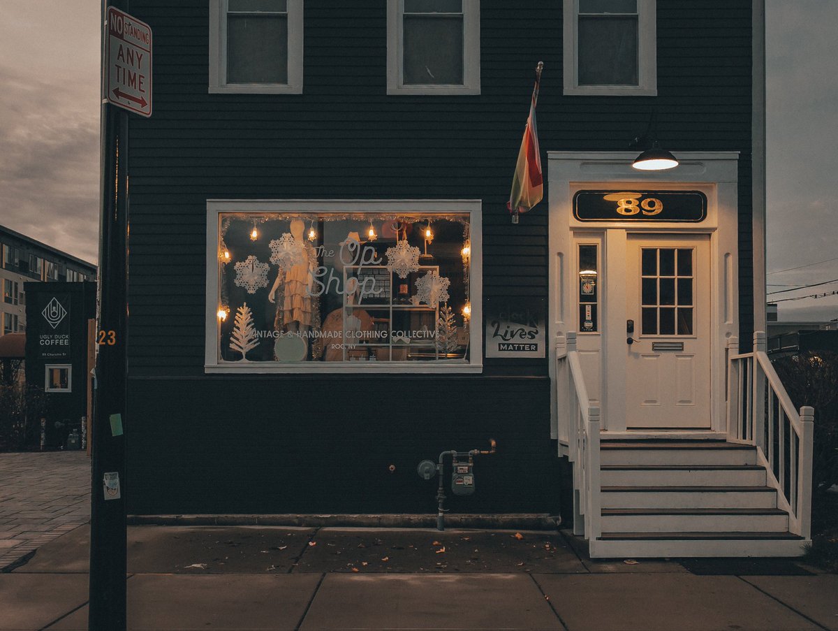 RichardBColon's tweet photo. 📸🌃
#roc #RochesterNY 
#streetphotography 
@theopshoproc https://t.co/9nfg0D9ydi