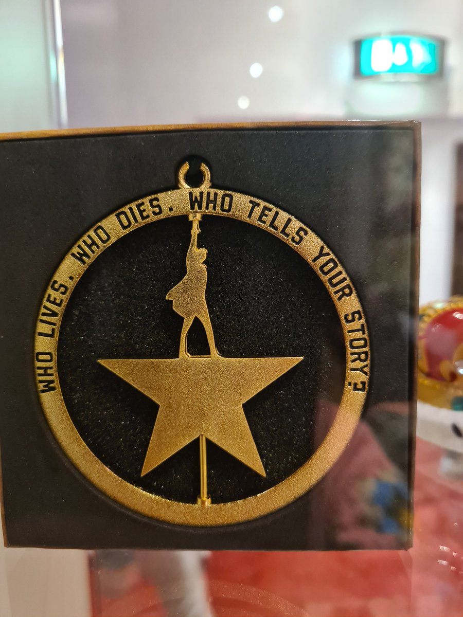 Musikalen Hamilton i Hamburg på tyska! <a href="/miasmith1980/">Mia Smith</a> Du skulle älska att vara här.