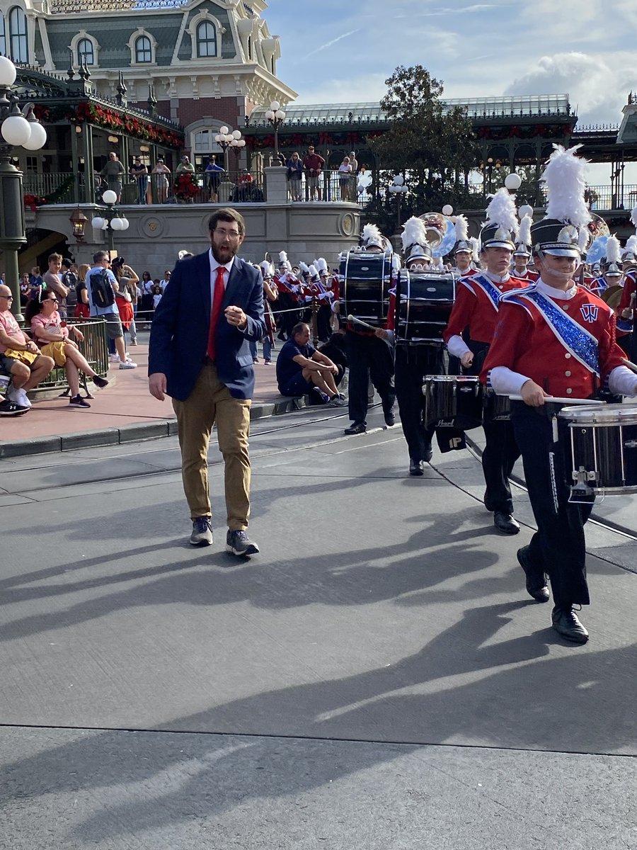 BethNisk's tweet photo. Exciting day for @twhsband! 🤩 @wcsdistrict #itsworthit #chaperonelife #awesomekids https://t.co/HZXlmbBvr9