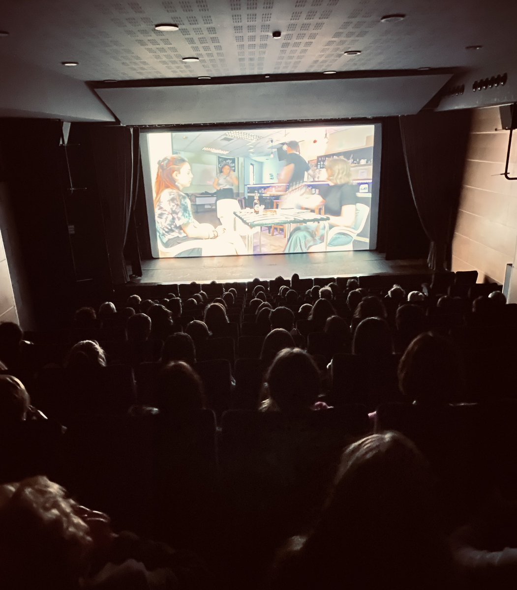 mari_filma's tweet photo. ESKERRIK ASKO OÑATI!! 😘 

Herrixan egin dittugun emanaldixetan 1.500dik gora ikuslek ikusi daue MARI filma. Pasada bat! 😊😊 

Mila mila esker berriz be! 🤗🤗 

Urtarriletik aurrera Gaztetxe birakin hasiko gara. Aurki barri gehixau!

#mari #marifilma #mariixiliknahigaituztenean https://t.co/SPYUm8HeGu