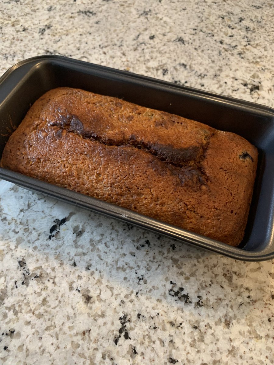 cryingoverkcals's tweet photo. the way this whole loaf cake is only 1019 calories for the WHOLE THING and a serving is like 1/6 or 1/8 of it 😍😍 #proud https://t.co/arwJOXmpvH