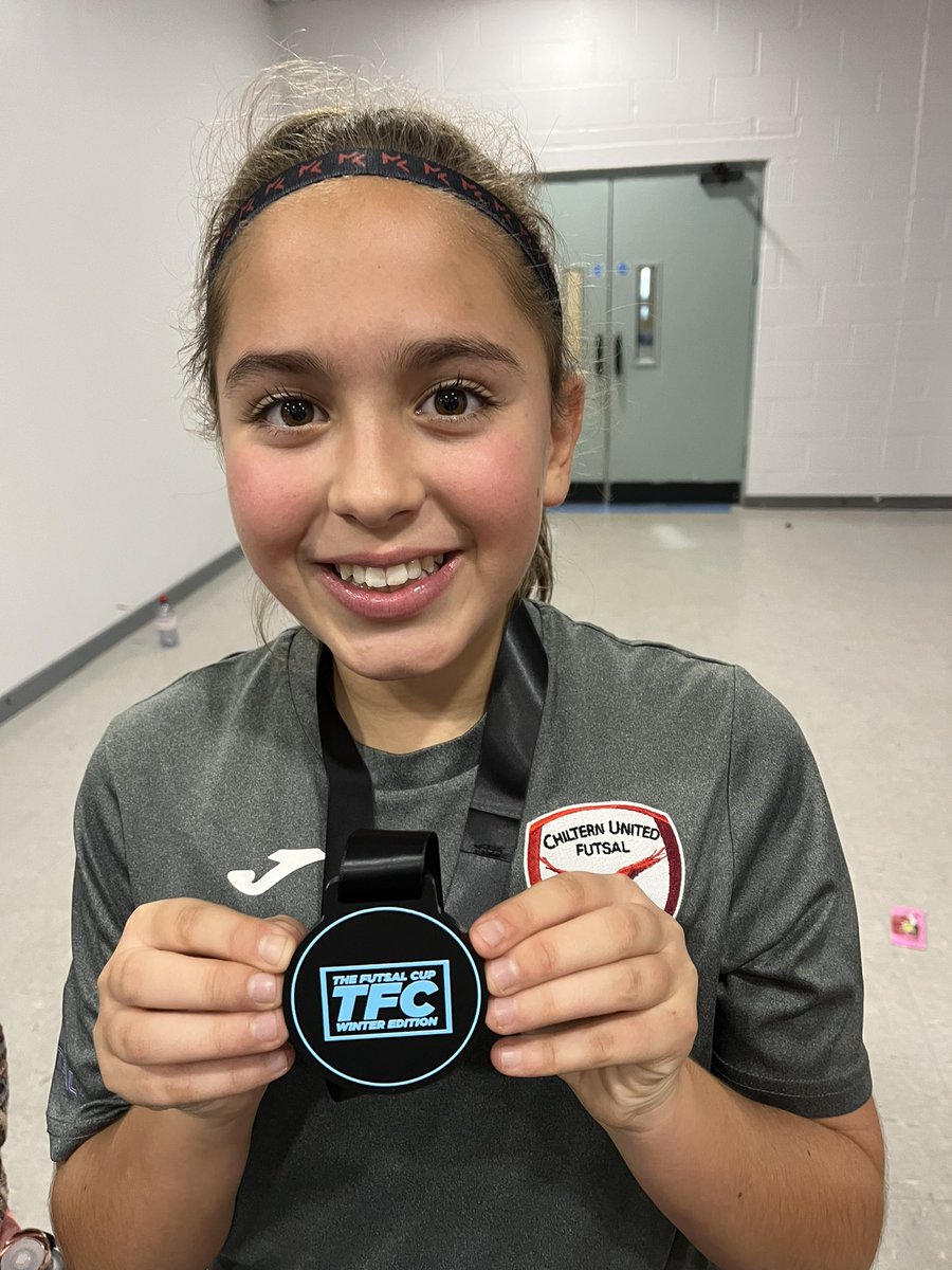 KarpaSarah's tweet photo. A brilliant day with so much talent and skill on display at the @TheFutsalCup22
Has your heart stopped racing from the U13’s final yet @MaryPacitti 🙌⚽️
#thefutsalcup22 #futsalfinal #goalscorer #girlsfutsal #futsal #wearechiltern #futsalskills https://t.co/LkAuEb0waI
