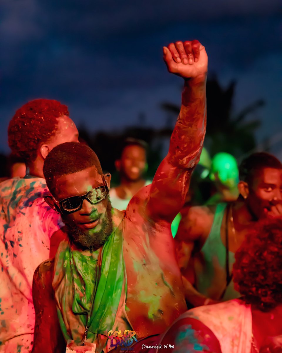 colorlandfwi's tweet photo. Que tous ceux qui veulent les photos de la #CLMF lèvent les mains. 🙌😍 https://t.co/csrj5j6P3Q