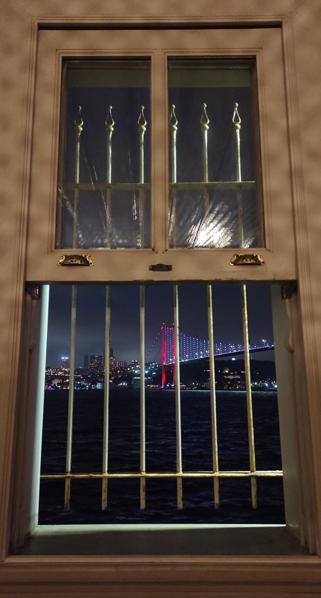 artsalbirisi's tweet photo. camiye girince gördüğünüz manzara karşısında 45 yerinizden bicaklandiktan sonra hanımlar kısmı manzarasını görünce bi 35 yerinizden daha bicaklaniyosunuz https://t.co/dry3CeUZK0