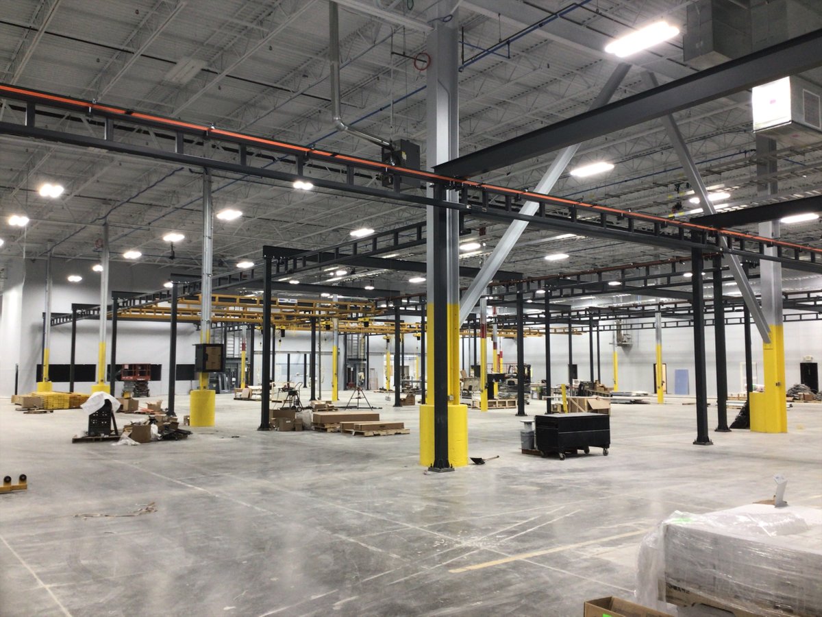 bristolgrp's tweet photo. Our latest project for @Setco, Inc, in Hebron, Kentucky, is moving along quickly. Cranes are up, RTU’s are going in, and flooring is underway. Stay tuned for the final product in just a few months!

#bristolbuilt #construction #designbuild #manufacturing https://t.co/I9nt9arc0P