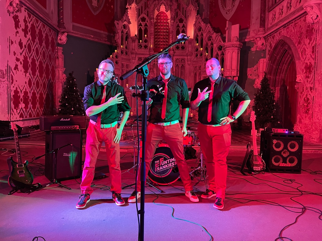 It’s the last wedding of the year for us at @themonasterymcr for Nathan and Jade! It’s going to be a beautiful night! 

#thefuntimefrankies #partyband #weddingband #eventband #functionband #eventprofs #redpants #funtimes #partytime #awardwinners #wedding