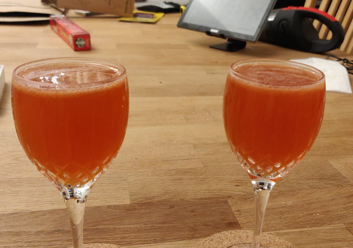 Christmas ingredients to recreate @Elnecot's _Paper planes_. Gorgeous.