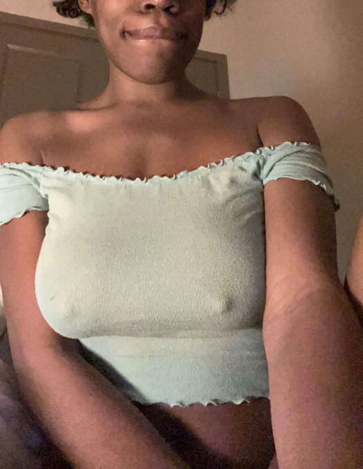 say hello to my natural DD&rsquo;s guys https://t.co/EW9d2AmnVH