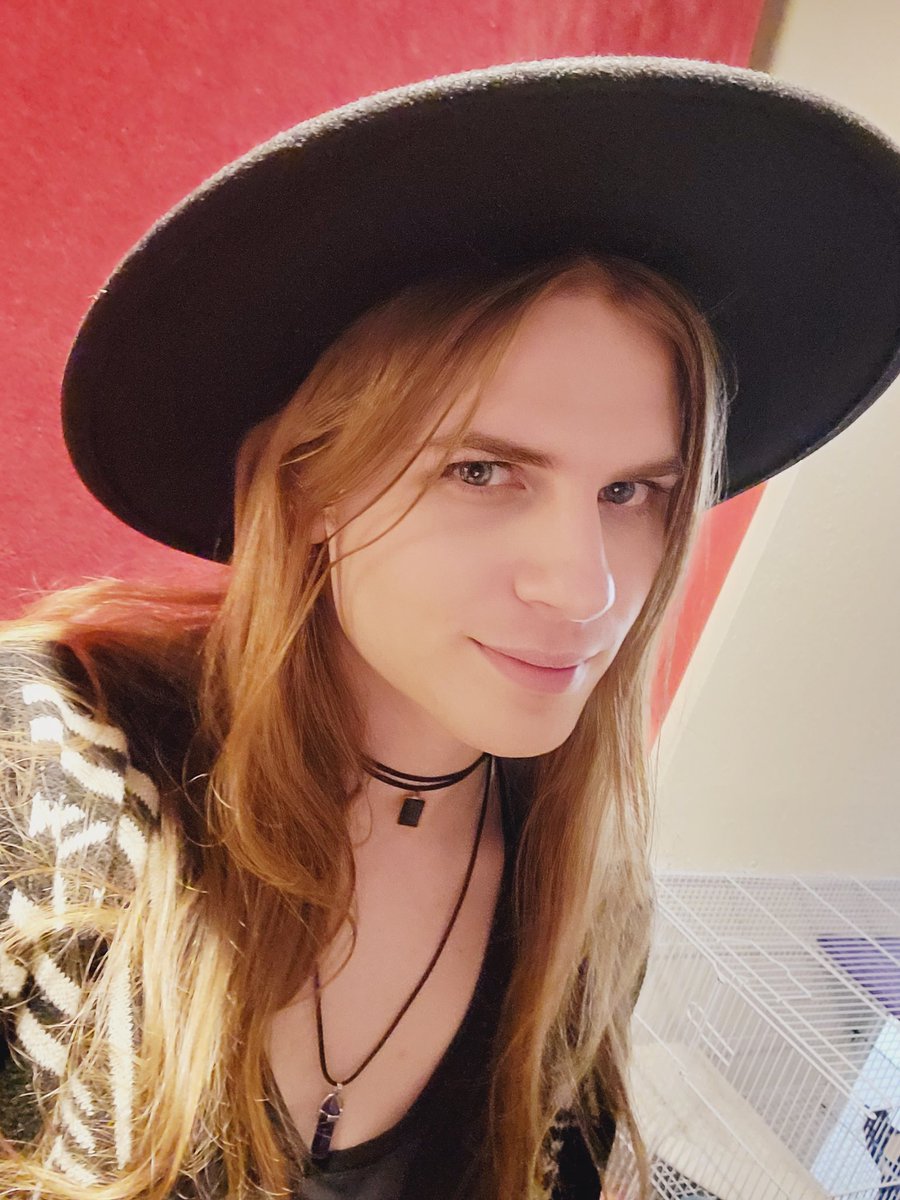 MattyHasFans's tweet image. As this is the last #femboyfriday of 2022, I figured I'd end it off on a #FaceReveal !

I hope y'all have a great new years! 

Here's to 2023!!