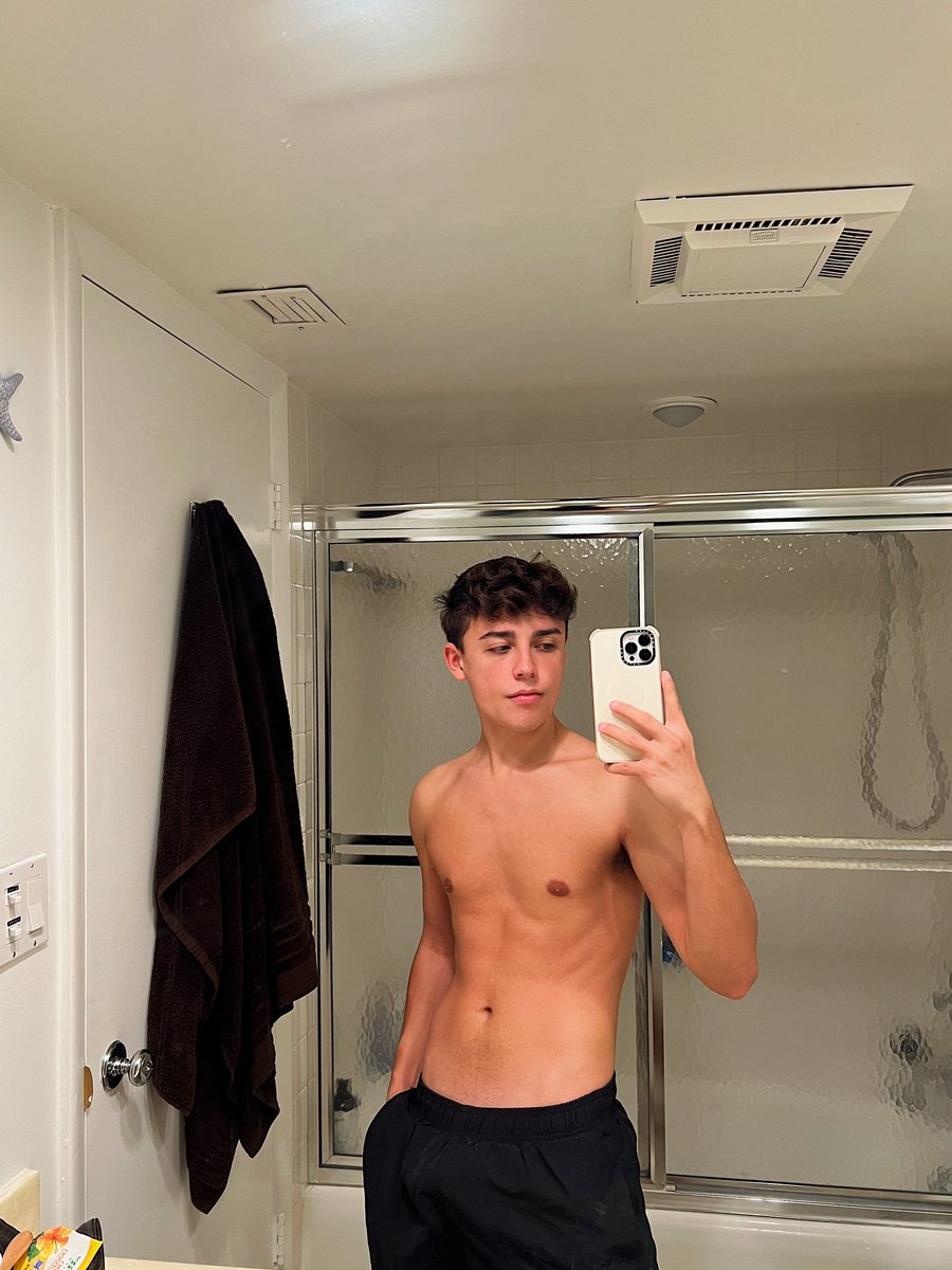 gaycouplecute's tweet image. It’s my birthday today!! 🥳🎉