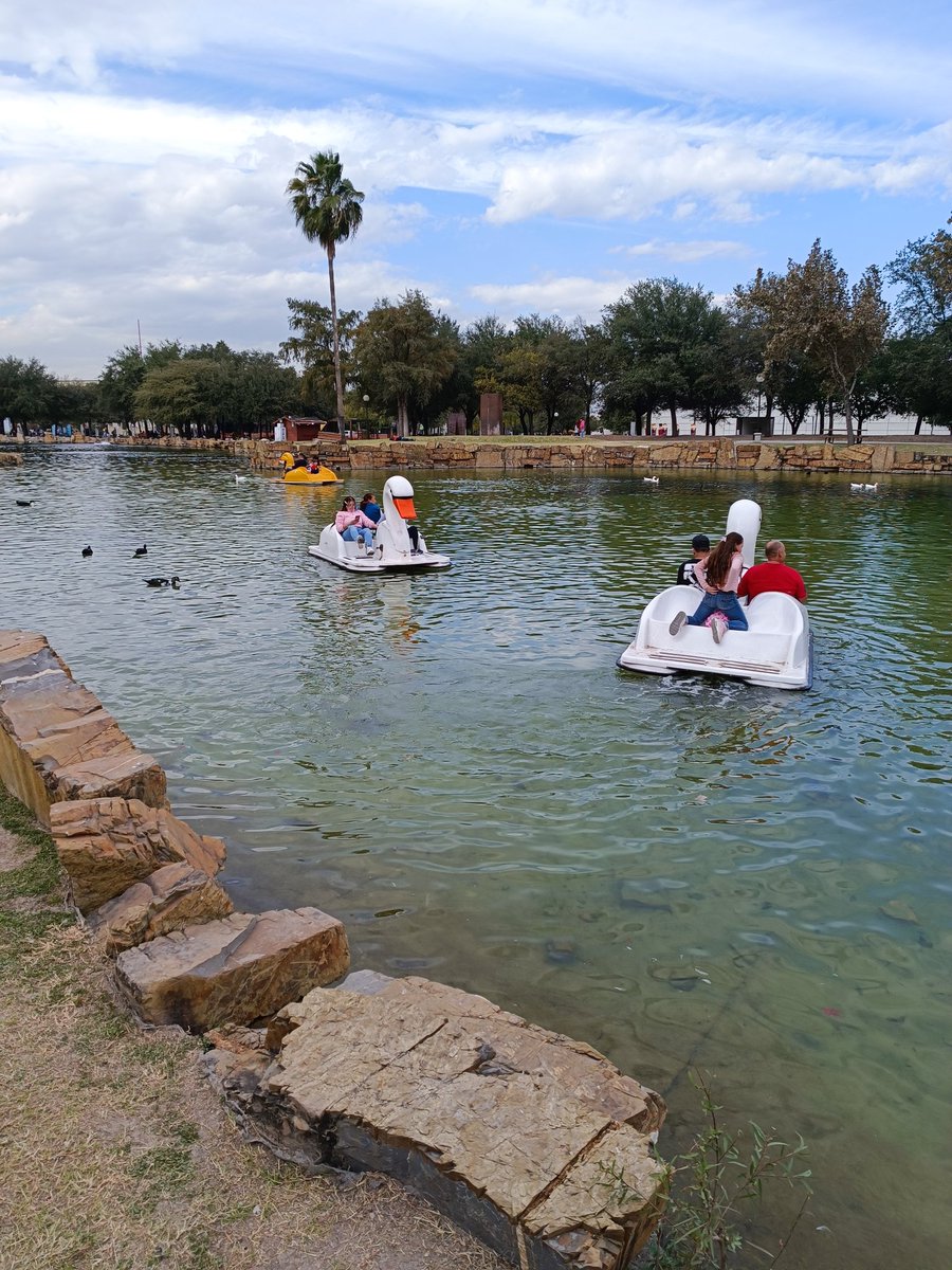 rcamarent's tweet image. Poco soleado