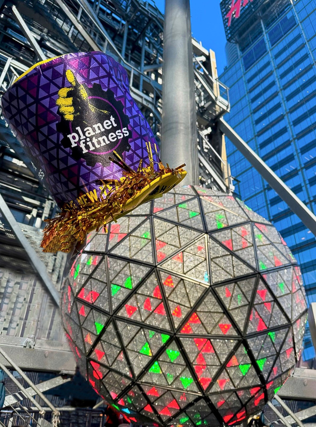 Times Square Ball on Twitter "The perfect NYE accessory doesn't exi