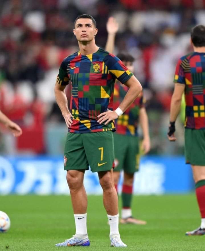 ▫️Según información de medios internacionales, #CristianoRonaldo habría firmado un contrato por dos años con el #AlNassar de #ArabiaSaudita.

El astro portugués estaría ganando al rededor de 200 millones de euros por temporada. 💶